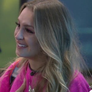 Carla Diaz continuou tomando café ao não falar sobre ela Arthur no 'BBB 21', irritando Ana Maria Braga