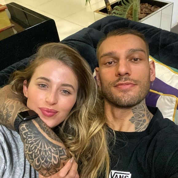 Lucas Lucco e Lorena Carvalho dividem cuidados com o filho: 'Ele quem dá banho no Luca'