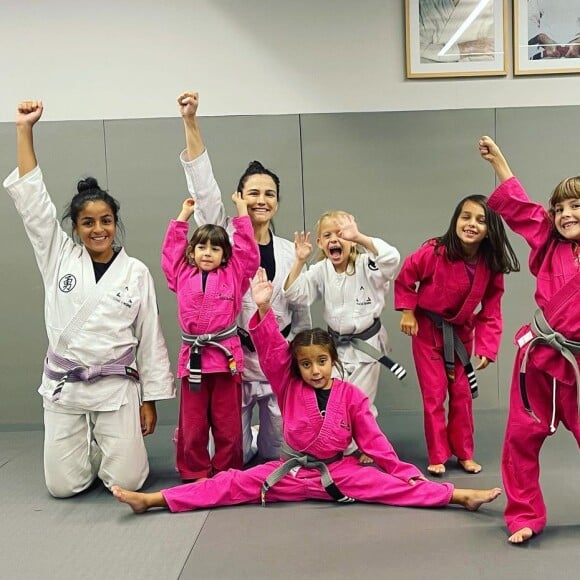 Kyra Gracie dá aulas de jiu-jitsu para meninas