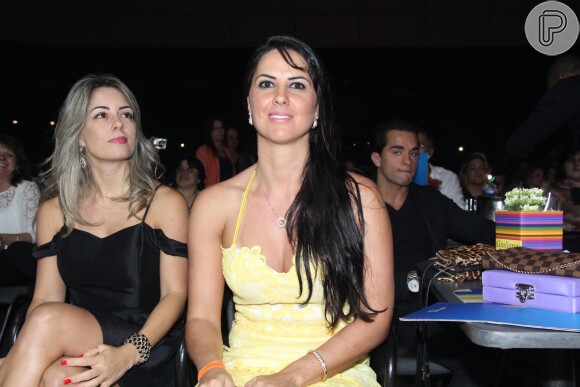 Graciele Lacerda curtiu o show do namorado, Zezé Di Camargo, na primeira fila