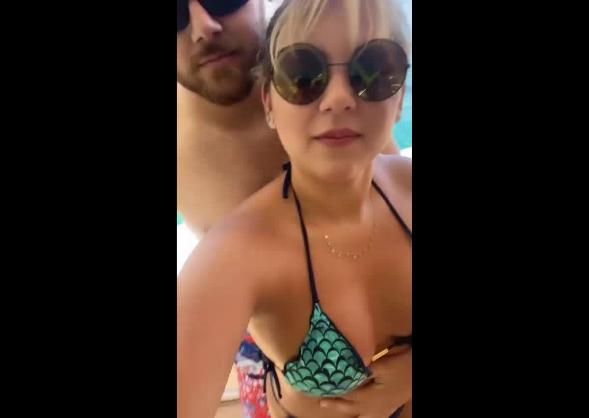 Vídeo: Natália Toscano dança de biquíni com Zé Neto e corpo rouba a cena -  Purepeople