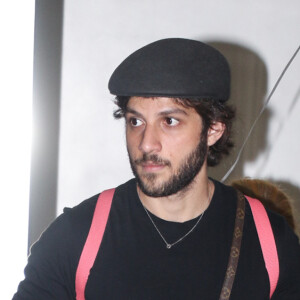 O pai de Chay Suede afirmou que o ator 'nasceu para ser pai'