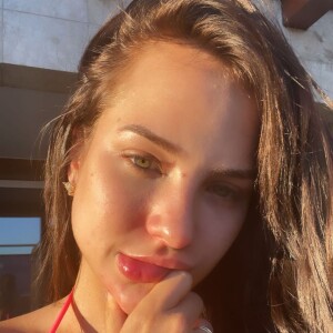 Gabi Martins explicou que seus lábios ainda estão inchados por causa do preenchimento
