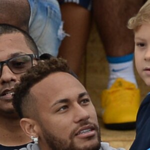 Neymar fez uma legenda emocionada com foto do filho, Davi Lucca, em Barcelona