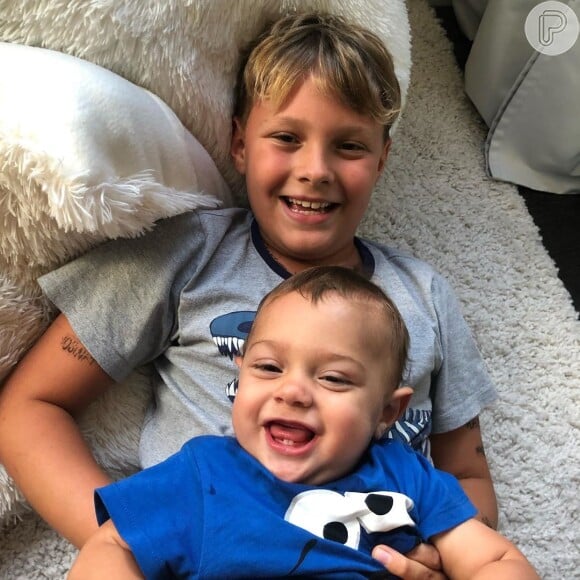 Filho de Neymar, Davi Lucca apareceu com o irmão caçula, Valentin, em foto postada pelo jogador
