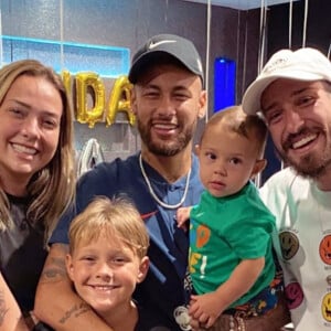 Neymar mostra foto do filho, Davi Lucca, em nova cidade após mudança de país: 'Felicidade'