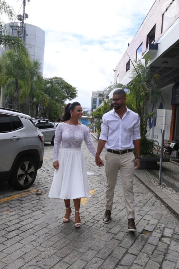 Viviane Araújo fez cerimônia intimista após casamento no civil com Guilherme Militão