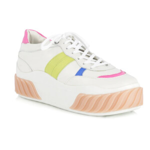 Tênis usado por Juliette em aeroporto está em pré-venda por R$ 559,00