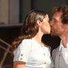 Matthew McConaughey beija a mulher, Camila Alves