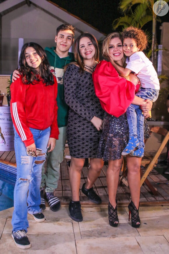 Simony tem 4 filhos: Pietra, Ryan, Aysha e Patrick