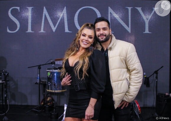 Simony é noiva o cantor Felipe Rodriguez