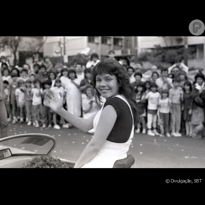 Simony em foto de 1988 quando desfilou em carro aberto na Parada do Dia das Crianças do SBT