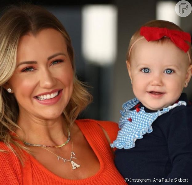 Filha de Ana Paula Siebert escolhe sapato da mãe e diverte modelo: 'Estou ferrada'. Vídeo!