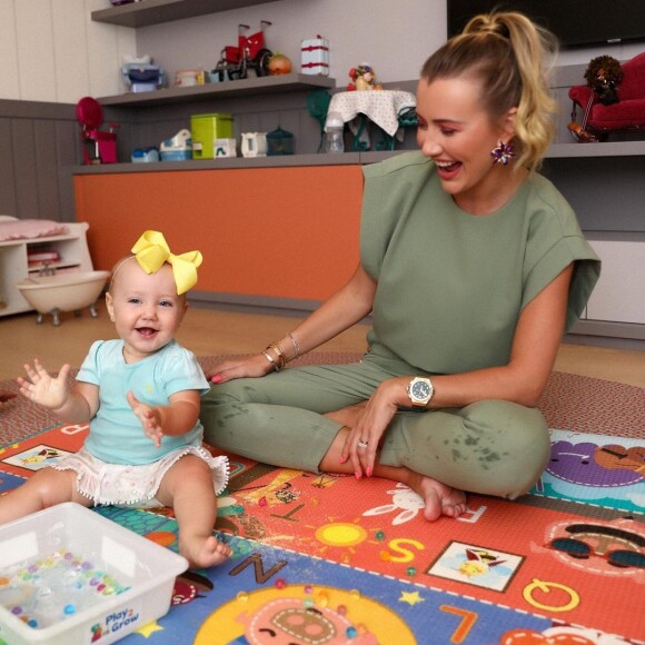 Ana Paula Siebert mostra Vicky escolhendo entre seus sapatos: 'Estou ferrada'