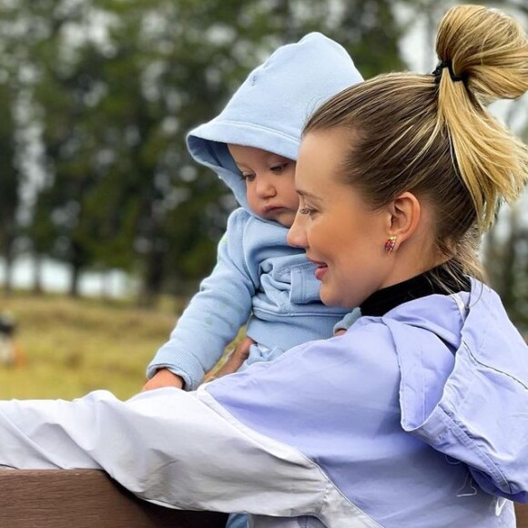 Ana Paula Siebert se derrete por filha com Roberto Justus em foto: 'Ursinha'