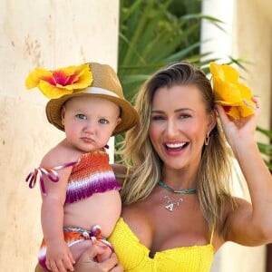 Filha de Ana Paula Siebert, Vicky já é minifashionista ao 1 ano de idade