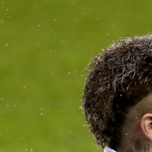 Funcionária da Nike acusa Neymar de tentar forçá-la a fazer sexo oral nele e a persegui-la nu em hotel em Nova York, nos EUA, em 2016