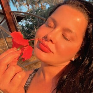 Maraisa faz foto sexy e brinca com poema popular: 'Sou muito gostosa'