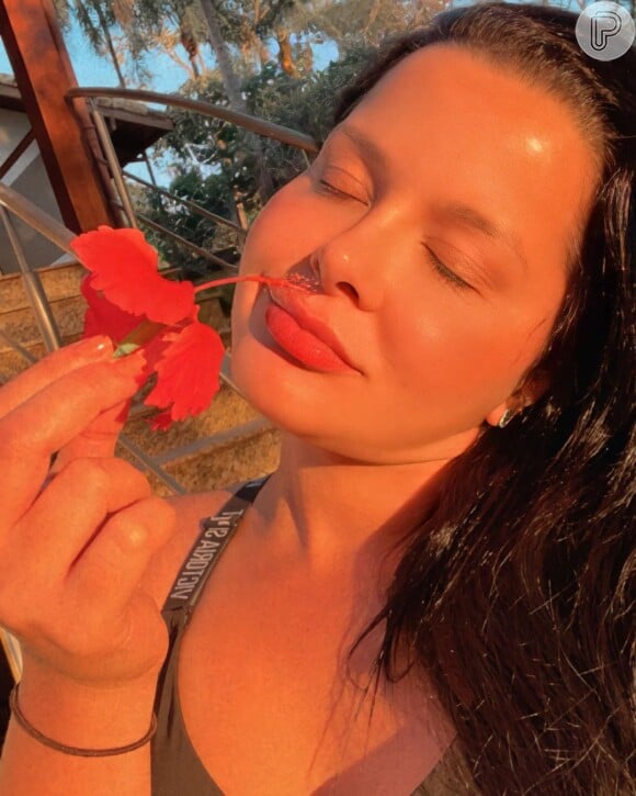 Maraisa faz foto sexy e brinca com poema popular: 'Sou muito gostosa'