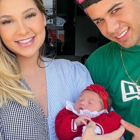 Virgínia Fonseca e Zé Felipe reuniram filha, Maria Alice, em foto ao deixarem hospital: 'Hora de ir para casa'