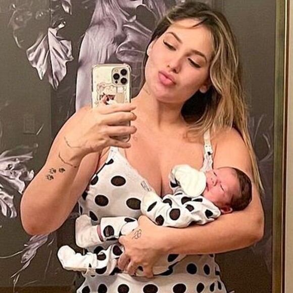 Virgínia Fonseca mostrou a filha, Maria Alice, recebendo sua primeira massagem