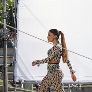 Anitta aposta em cabelo ultralongo ao gravar comercial no Aterro do Flamengo, no Rio de Janeiro, na manhã deste sábado, 05 de junho de 2021