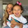 Ticiane Pinheiro incentivou a filha Manuella, de quase 2 anos, a cantar 'A Dona Aranha'