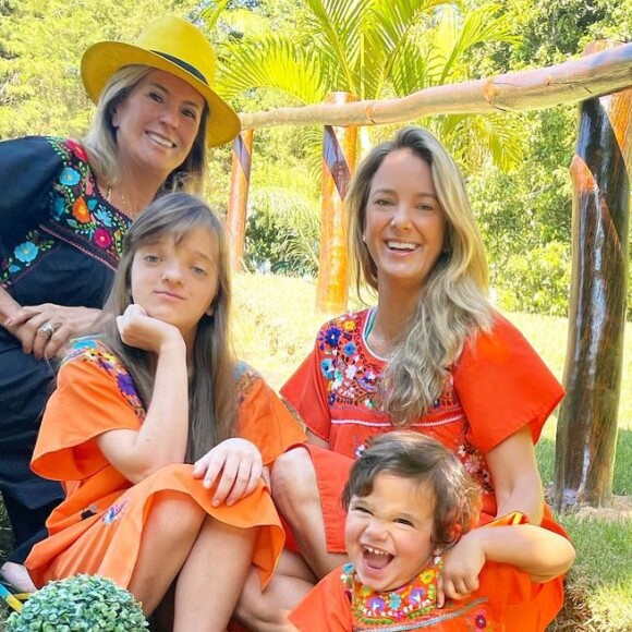 Ticiane Pinheiro gosta de combinar looks com a mãe, Helô Pinheiro, e as filhas, Rafaella e Manuella