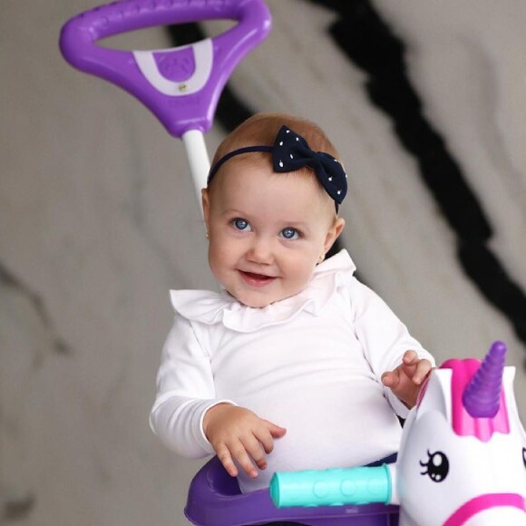 Vicky, filha de Roberto Justus e Ana Paula Siebert, ganhou festa de 1 ano com 50 convidados
