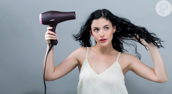 O secador é um item fundamental entre os utensílios de cabelo