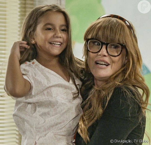 Deborah Secco conta reação da filha, Maria Flor, ao ver estreia na TV: 'Assistindo sem parar'