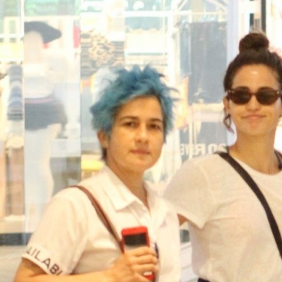 Nanda Costa, de 34 anos, e Lan Lanh, de 53 anos, estão esperando gêmeas