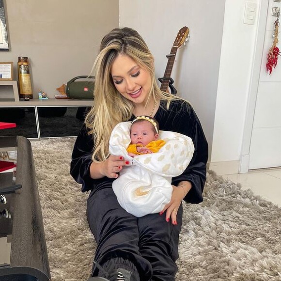 Virgínia Fonseca segue firme na dieta após dar à luz Maria Alice, filha com Zé Felipe: 'Só ovo'