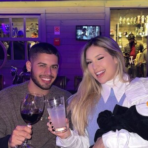 Maria Alice arrancou elogios dos seguidores da mãe ao aparecer vestida de pinguim