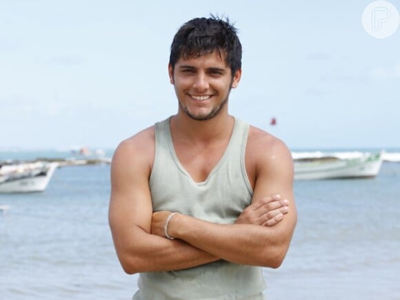 Bruno Gissoni é o pescador Juliano na novela 'Flor do Caribe'