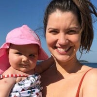 Nathalia Dill leva filha à praia e corpo de biquíni rouba a cena: 'Quebrando padrões'