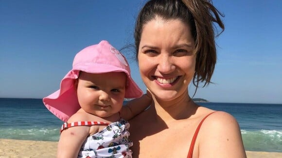 Nathalia Dill leva filha à praia e corpo de biquíni rouba a cena: 'Quebrando padrões'