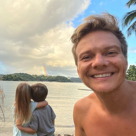 Thaís Fersoza, de 37 se derrete ao mostrar marido Michel Teló e filhos Melinda e Teodoro cantando juntos