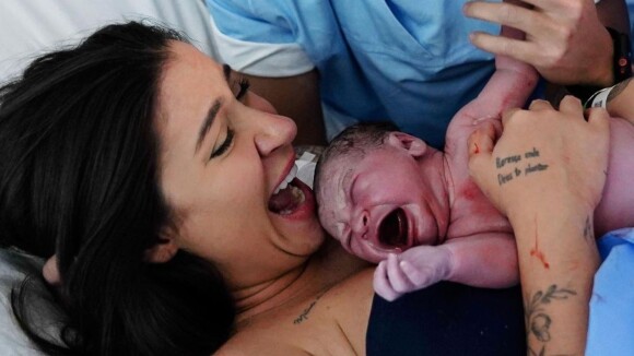 Bianca Andrade celebra nascimento do filho, Cris, após 20h de trabalho de parto: 'Não foi fácil'