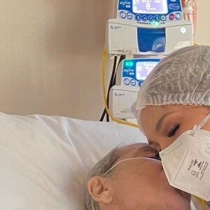 Foto de Virgínia Fonseca com pai internado comove famosos