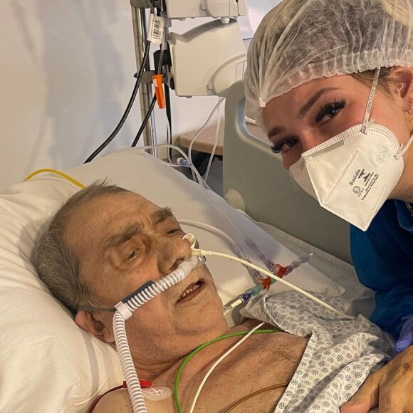 Pai de Virgínia Fonseca está intubado após pneumonia grave