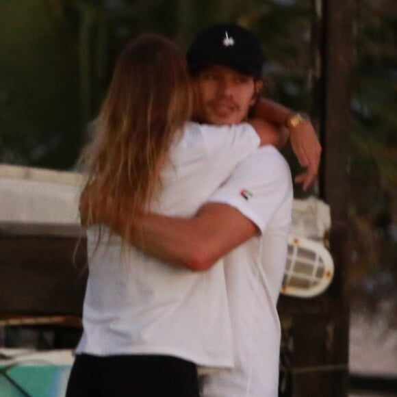 José Loreto e Bruna Lennon chegaram a ser clicados em clima de romance em praia do Rio de Janeiro