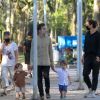 Thales Bretas fez passeio ao ar livre com os filhos, Gael e Romeu, de quase 2 anos, frutos do casamento com Paulo Gustavo