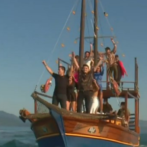 Participantes se encontraram em barco antes de chegar à ilha
