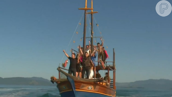 Participantes se encontraram em barco antes de chegar à ilha