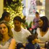 Juliana Paes e seu marido, Carlos Eduardo Baptista, levaram os filhos Pedro e Antonio para curtir a decoração de Natal de um shopping na Zona Oeste do Rio