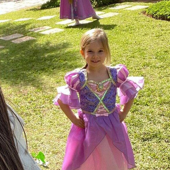 Thais Fersoza mostra filha vestida de Rapunzel em foto