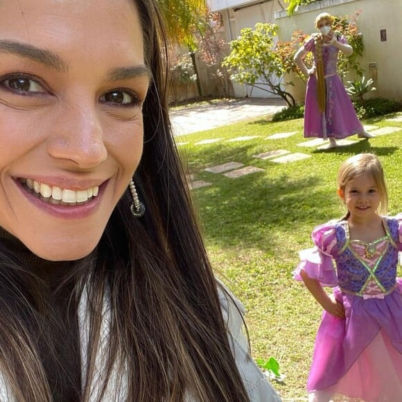 Filha de Thais Fersoza e Michel Teló, Melinda surgiu fantasiada de princesa em festa de 5 anos