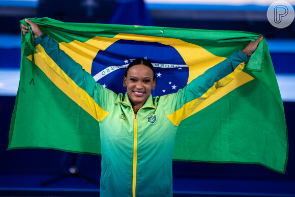 Após última apresentação nas Olimpíadas de Tóquio, Rebeca Andrade agradece carinho de fãs e famosos comentam: 'Brilhou muito'