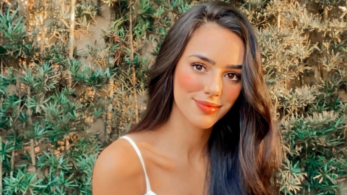 Fotografada com Neymar, Bruna Biancardi é formada em Moda e ex de cantor.  Conheça! - Purepeople